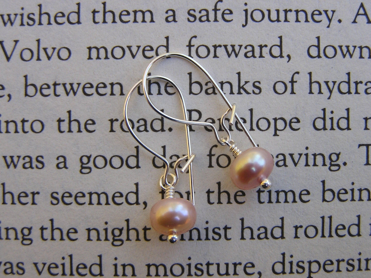 itsy-bitsy---freshwater pearl earrings