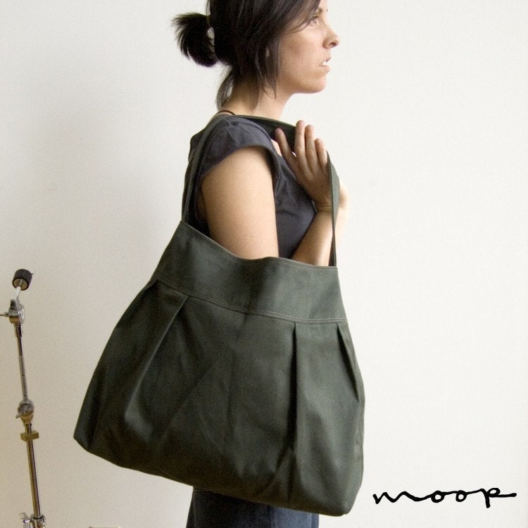 The market bag in two shades of sage