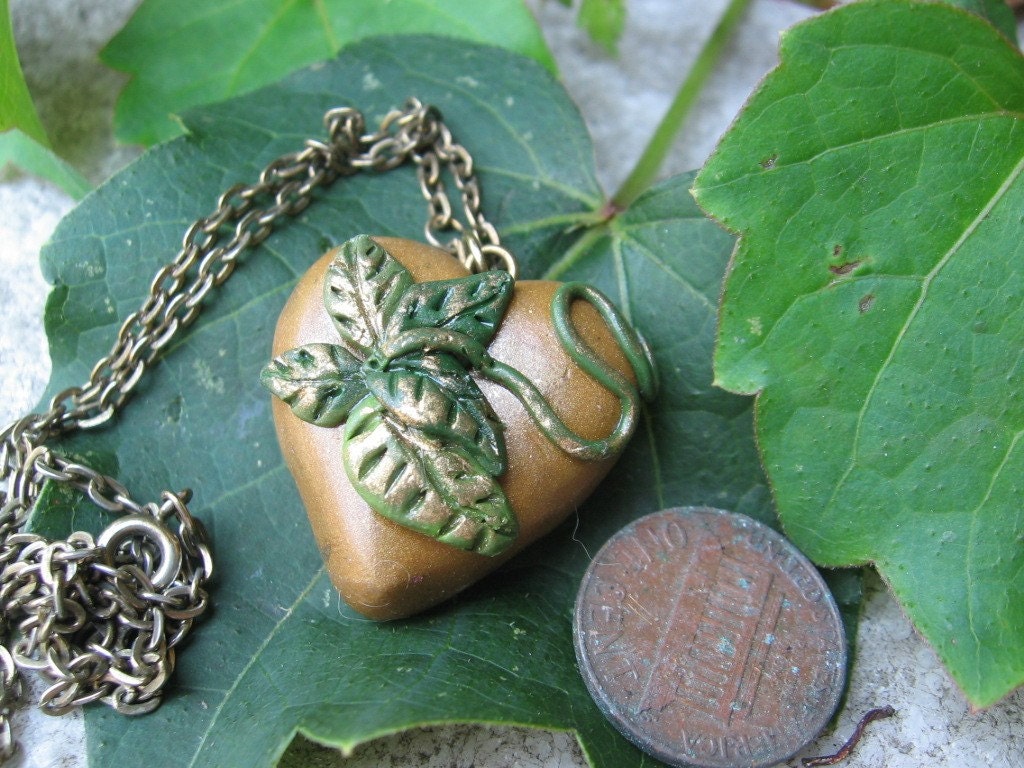 gold heart and leaves pendant