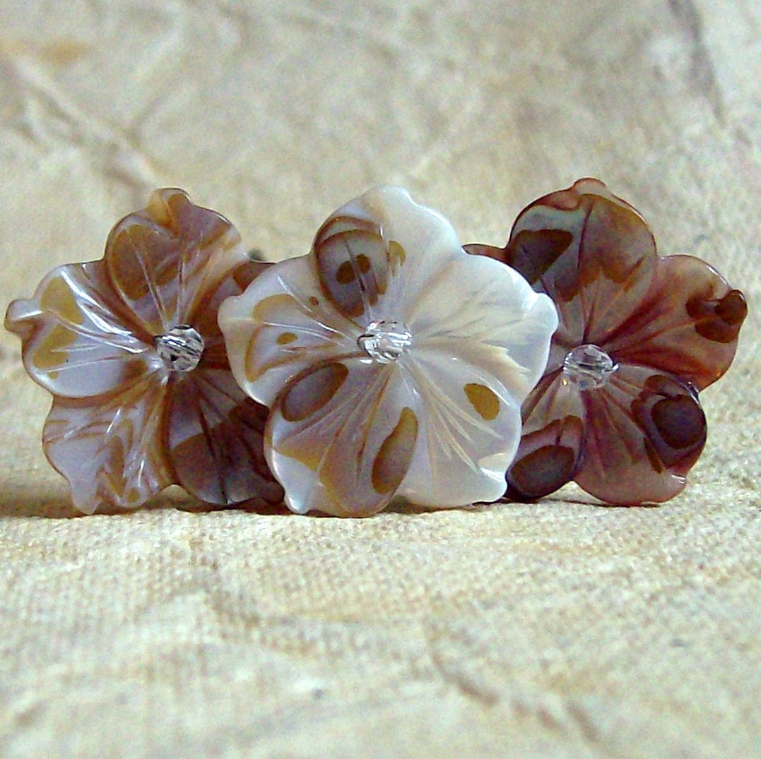 Beaches - Shell Carved Flower Hair Pins (Set of 3)
