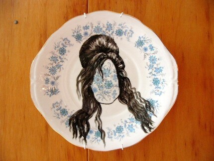 Amy  Winehouse hairdo plate